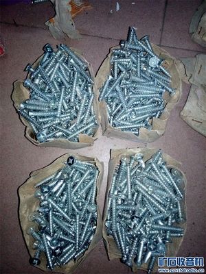 庫(kù)存五金雜件的多樣選擇 從釘子到螺絲，窗鉤及其他雜件
